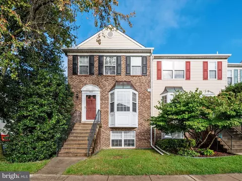 2402 Wentworth Dr, Crofton, MD 21114 photo 2