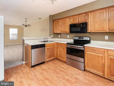 2402 Wentworth Dr, Crofton, MD 21114 photo 4