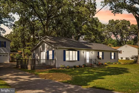 222 Magothy Rd, Pasadena, MD 21122 photo 2