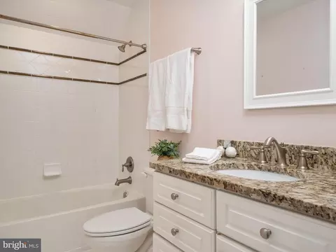 Bath - 930 Lake Dr, Arnold, MD 21012 photo 4 of 6