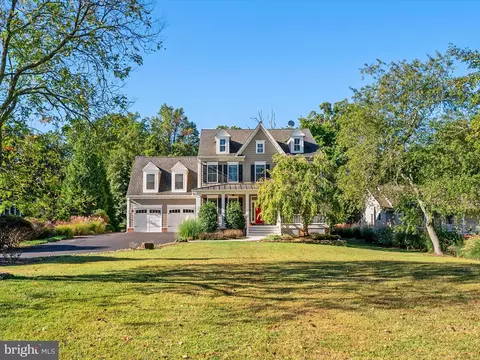 Exterior - 930 Lake Dr, Arnold, MD 21012 photo 3 of 20