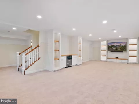 Living - 930 Lake Dr, Arnold, MD 21012 photo 2 of 3