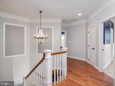 Entry Way - 930 Lake Dr, Arnold, MD 21012 photo 4 of 6