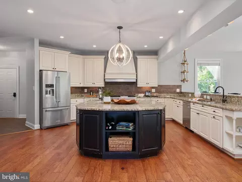 Kitchen - 930 Lake Dr, Arnold, MD 21012 photo 5 of 5