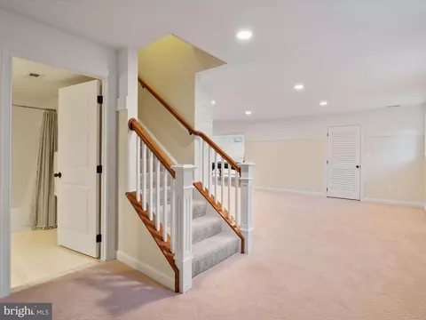 Entry Way - 930 Lake Dr, Arnold, MD 21012 photo 6 of 6