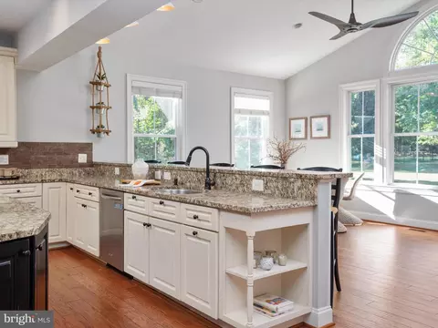 Kitchen - 930 Lake Dr, Arnold, MD 21012 photo 4 of 5