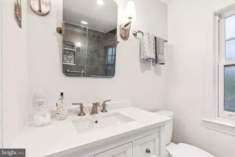 Bath - 9 Tolson St, Annapolis, MD 21401 photo 2 of 7