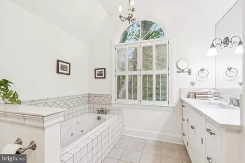 Bath - 9 Tolson St, Annapolis, MD 21401 photo 6 of 7