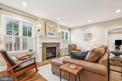 Living - 9 Tolson St, Annapolis, MD 21401 photo 1 of 2