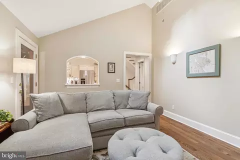 Entry Way - 9 Tolson St, Annapolis, MD 21401 photo 3 of 7