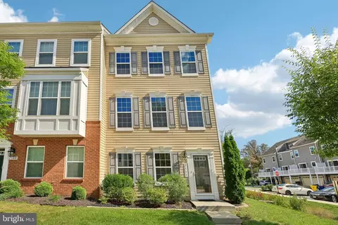 7111 River Birch Dr, Hanover, MD 21076