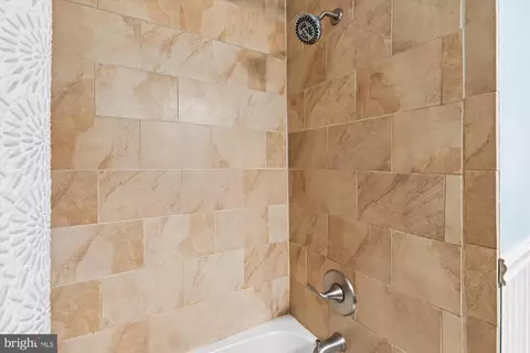 Bath - 851 Annapolis Ave, Edgewater, MD 21037 photo 2 of 4