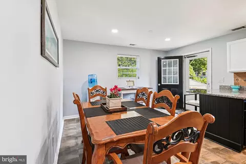 Dining - 851 Annapolis Ave, Edgewater, MD 21037 photo 1 of 2