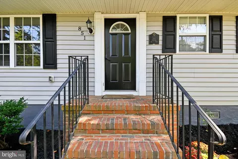 Exterior - 851 Annapolis Ave, Edgewater, MD 21037 photo 2 of 9