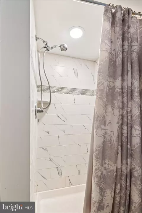 Bath - 851 Annapolis Ave, Edgewater, MD 21037 photo 4 of 4