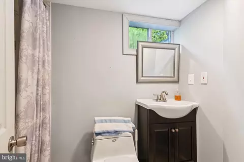 Bath - 851 Annapolis Ave, Edgewater, MD 21037 photo 3 of 4
