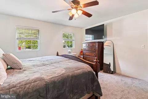 Bedroom - 851 Annapolis Ave, Edgewater, MD 21037 photo 3 of 7