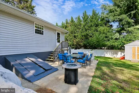 Exterior - 851 Annapolis Ave, Edgewater, MD 21037 photo 6 of 9