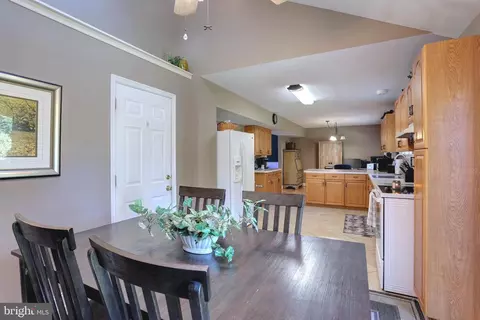 8173 Forest Glen Dr, Pasadena, MD 21122 photo 10