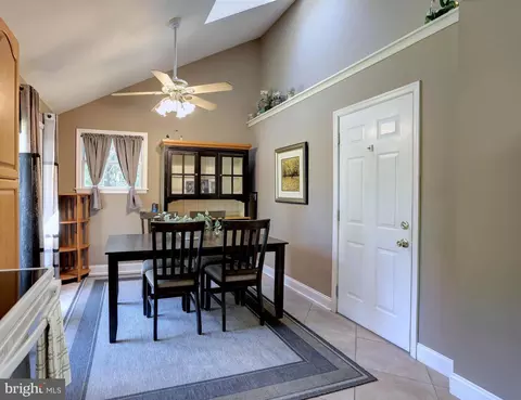 8173 Forest Glen Dr, Pasadena, MD 21122 photo 6
