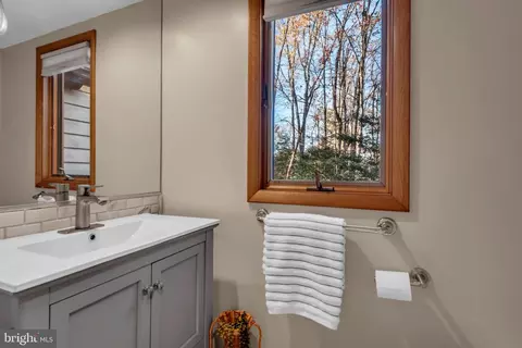 Bath - 1815 Millridge Ct, Annapolis, MD 21409 photo 5 of 10
