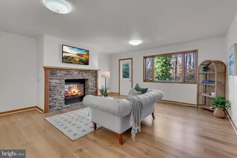 Living - 1815 Millridge Ct, Annapolis, MD 21409 photo 4 of 7
