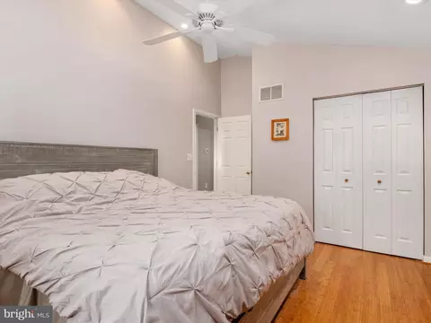 Bedroom - 7880 Belhaven Ave, Pasadena, MD 21122 photo 4 of 5
