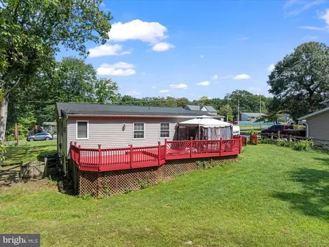 Exterior - 7880 Belhaven Ave, Pasadena, MD 21122 photo 4 of 9
