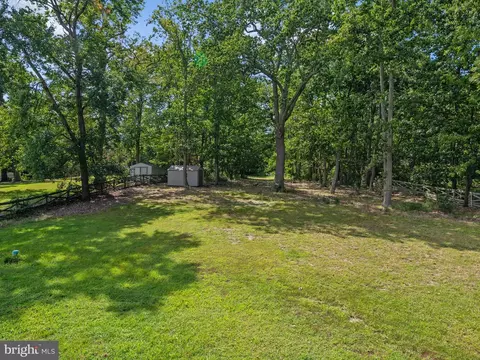 Exterior - 7880 Belhaven Ave, Pasadena, MD 21122 photo 8 of 9