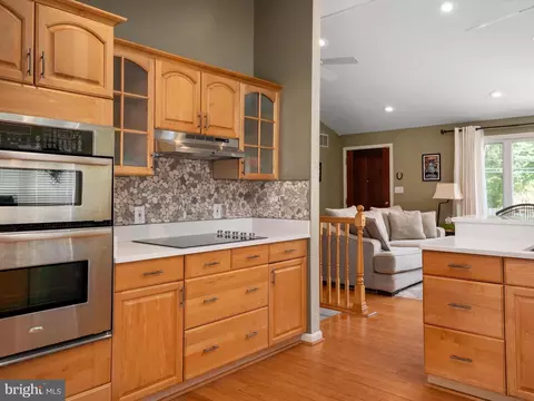 Kitchen - 7880 Belhaven Ave, Pasadena, MD 21122 photo 2 of 2