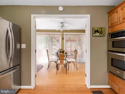 Entry Way - 7880 Belhaven Ave, Pasadena, MD 21122 photo 1 of 3
