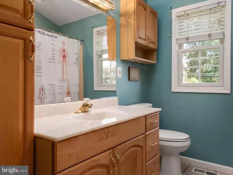 Bath - 7880 Belhaven Ave, Pasadena, MD 21122 photo 2 of 2