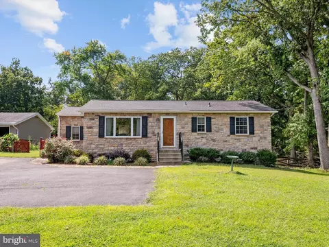 Exterior - 7880 Belhaven Ave, Pasadena, MD 21122 photo 2 of 9