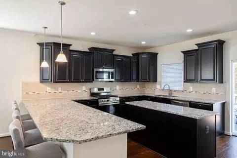 1387 Hawthorn Dr, Hanover, MD 21076 photo 2