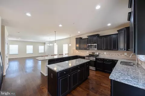 1387 Hawthorn Dr, Hanover, MD 21076 photo 4