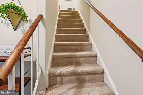 Entry Way - 18 Sargent Ct, Annapolis, MD 21403 photo 5 of 10