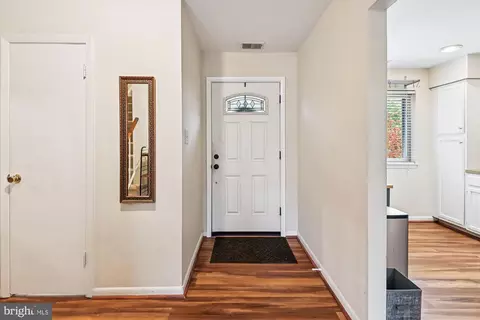 Entry Way - 18 Sargent Ct, Annapolis, MD 21403 photo 2 of 10