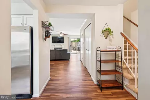 Entry Way - 18 Sargent Ct, Annapolis, MD 21403 photo 4 of 10