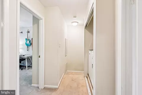 Entry Way - 18 Sargent Ct, Annapolis, MD 21403 photo 8 of 10