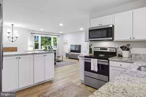 Kitchen - 1323 Craghill Ct, Hanover, MD 21076 photo 2 of 3