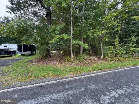 1635 Wall Dr, Pasadena, MD 21122 photo 2