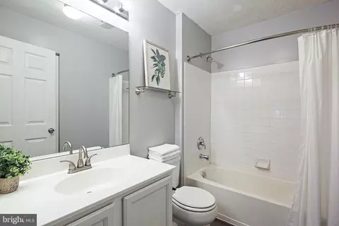 Bath - 322 Timberbrook Ct, Odenton, MD 21113 photo 3 of 3