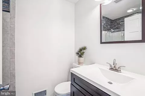 Bath - 377 Volley Ct, Arnold, MD 21012 photo 3 of 4