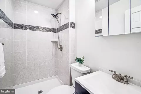 Bath - 377 Volley Ct, Arnold, MD 21012 photo 2 of 4