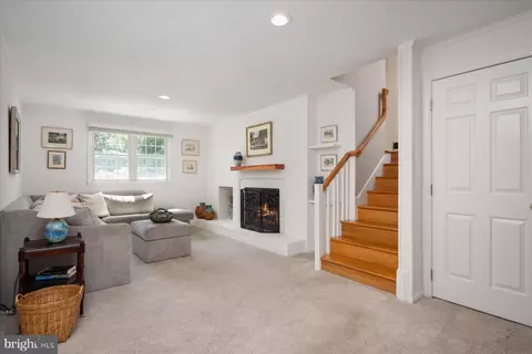 Living - 682 Carlisle Dr, Arnold, MD 21012 photo 2 of 3