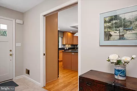 Entry Way - 682 Carlisle Dr, Arnold, MD 21012 photo 2 of 2