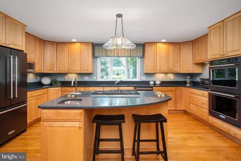 Kitchen - 682 Carlisle Dr, Arnold, MD 21012 photo 2 of 3