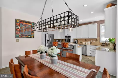 Dining - 8501 Summershade Dr, Odenton, MD 21113 photo 4 of 5