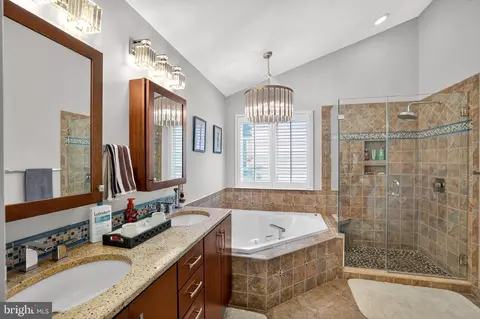 Bath - 8501 Summershade Dr, Odenton, MD 21113 photo 4 of 6