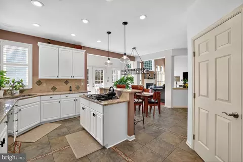 Kitchen - 8501 Summershade Dr, Odenton, MD 21113 photo 2 of 3